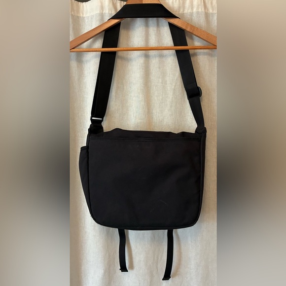 Patagonia Black Messenger Bag - Picture 3 of 4